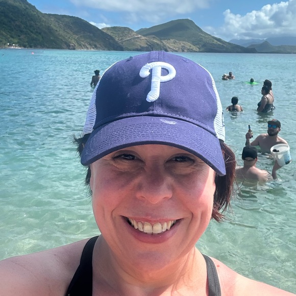 Hi I'm MelJoy....I love to shop and treasure hunt...so you don't have to! - Picture 4 of 11